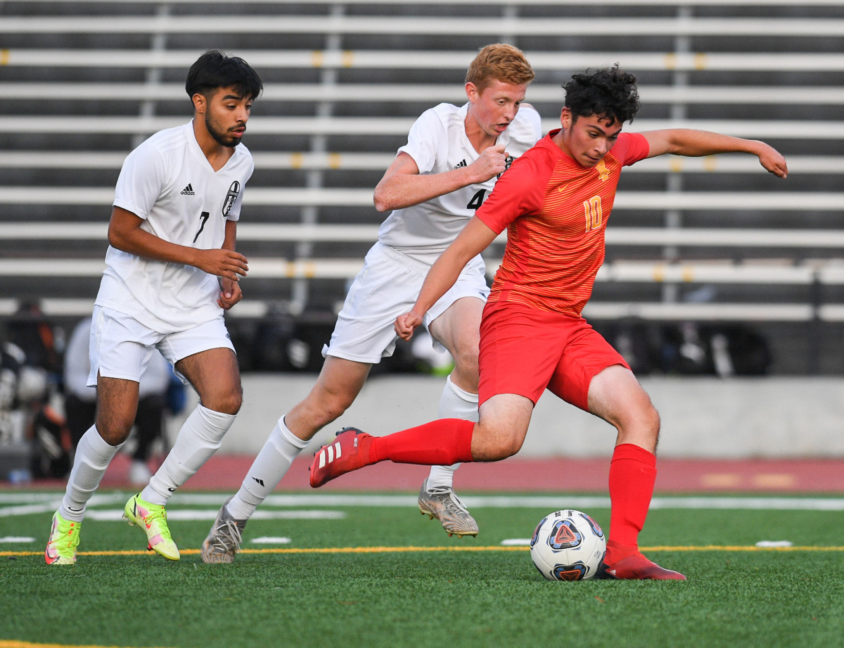 092121-qc-spt-uths-ri-soccer-012
